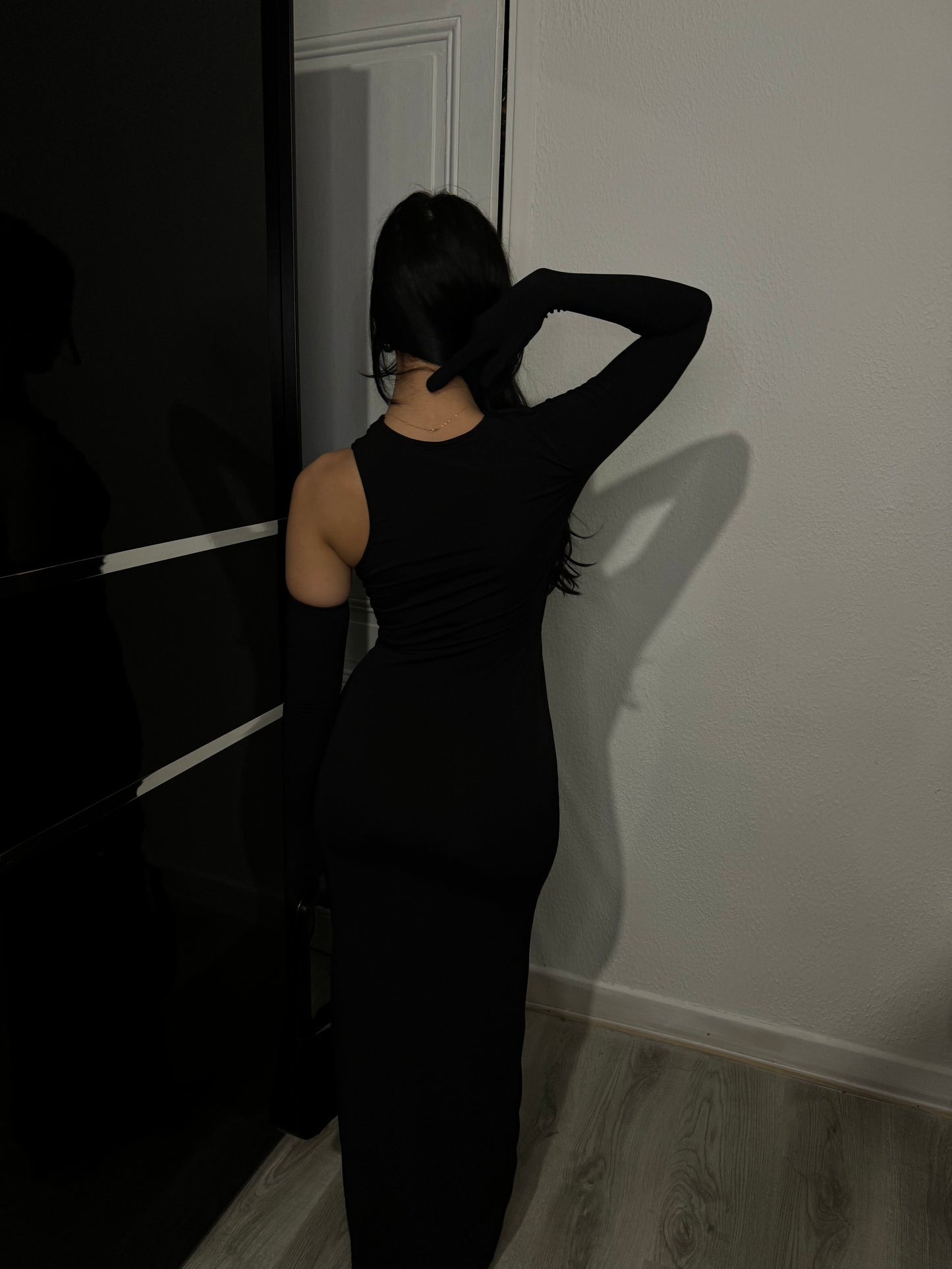 Robe noire asymétrique